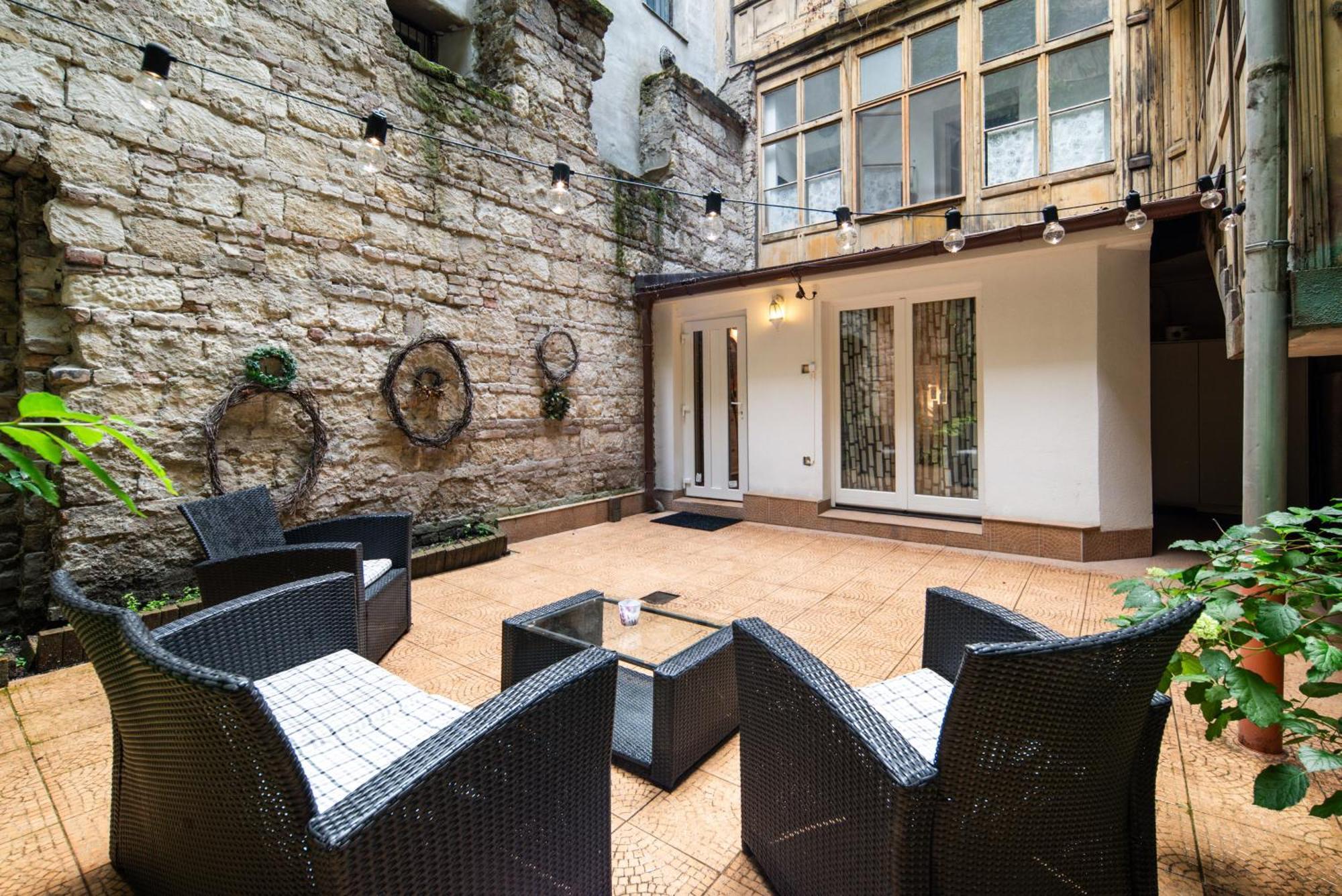 Museum With Large Terrace Apartamento Budapest